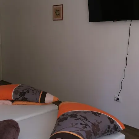 Koezseg Oenkormanyzat - Ifjusagi Szallas 호스텔 티하니