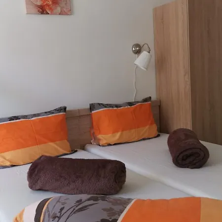 Koezseg Oenkormanyzat - Ifjusagi Szallas * 티하니