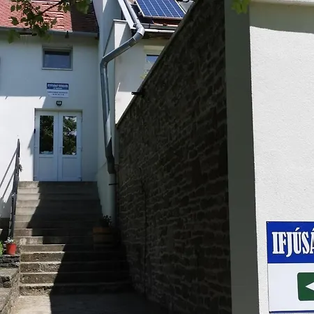 호스텔 Koezseg Oenkormanyzat - Ifjusagi Szallas *