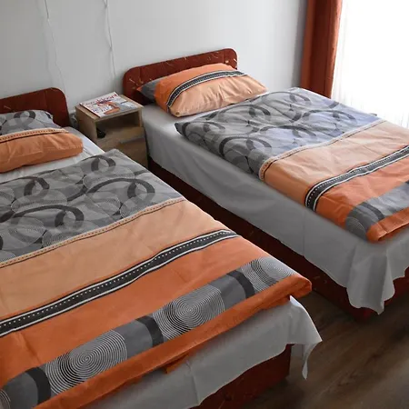 Koezseg Oenkormanyzat - Ifjusagi Szallas * 티하니