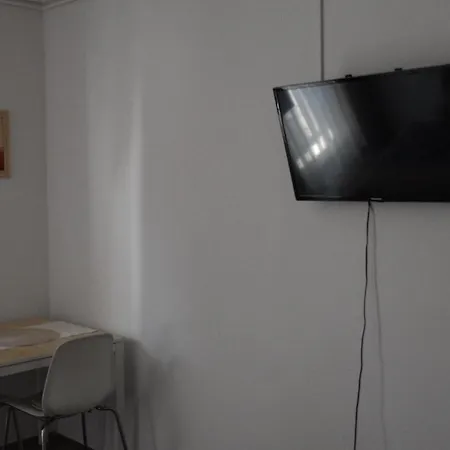 호스텔 Koezseg Oenkormanyzat - Ifjusagi Szallas