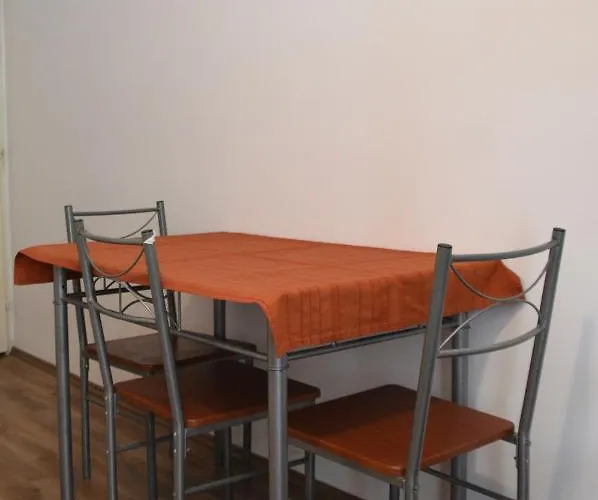 Koezseg Oenkormanyzat - Ifjusagi Szallas *